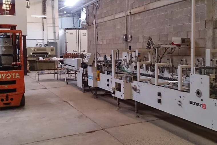 Pegado lineal y fondo automático Bobst en caple y microcorrugado